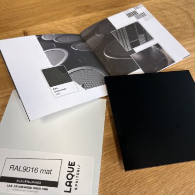 De LAQUE sample box ZWART