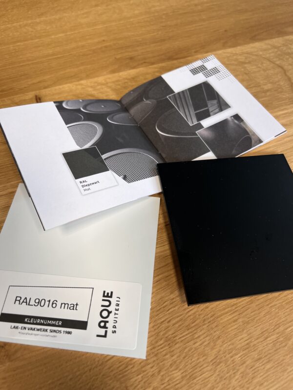 De LAQUE sample box ZWART